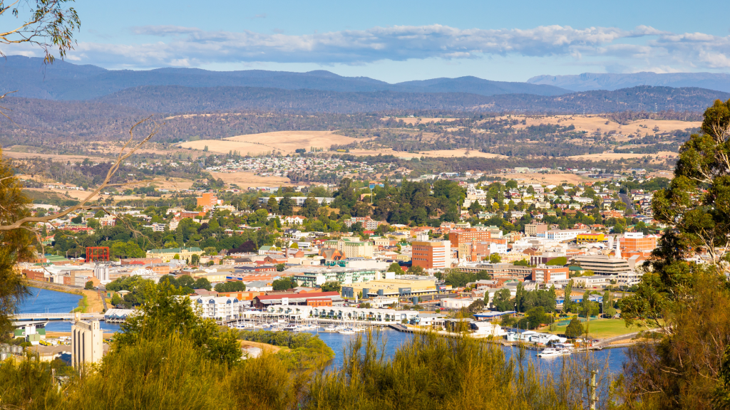 4one4 Property Co: Overlooking Launceston on the Tamar River, Tasmania